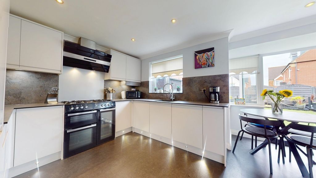 Property photo 1 of 40 5010220