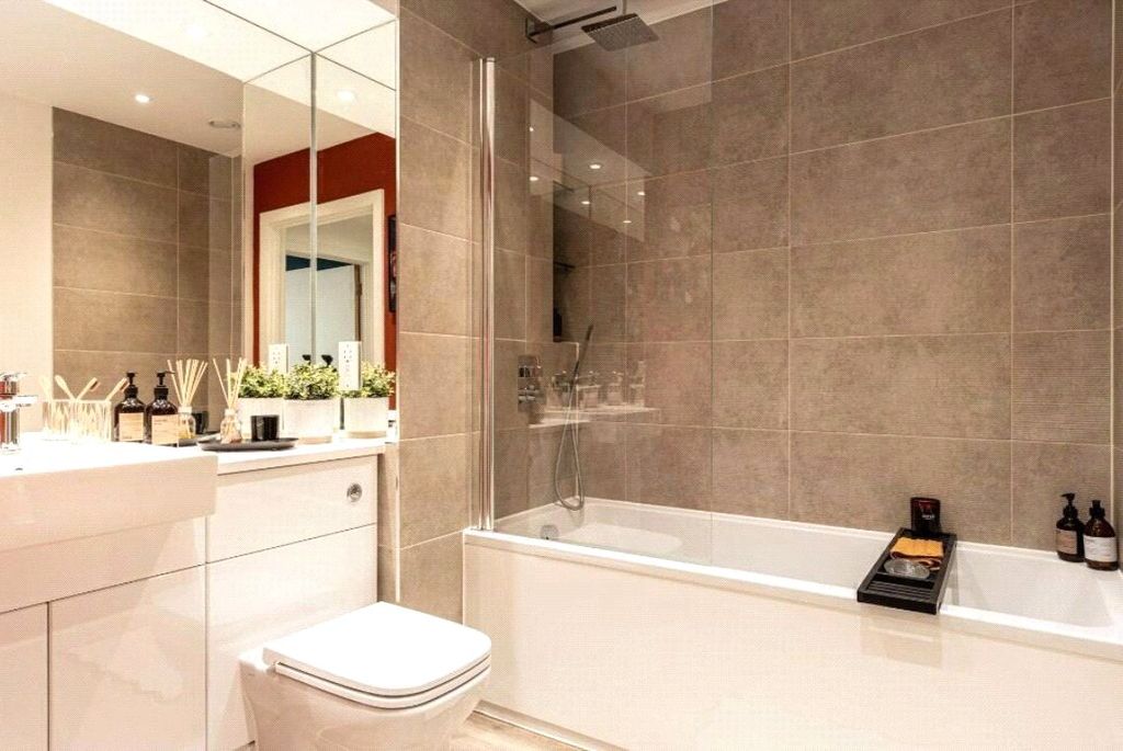 Property photo 3 of 12 Bathroom