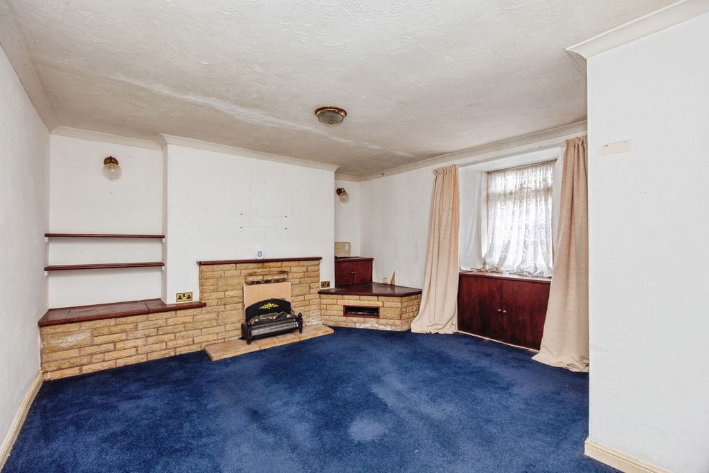 Property photo 2 of 10 Lounge