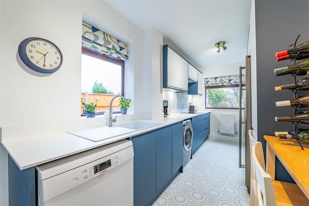 Property photo 3 of 31 Kitchen