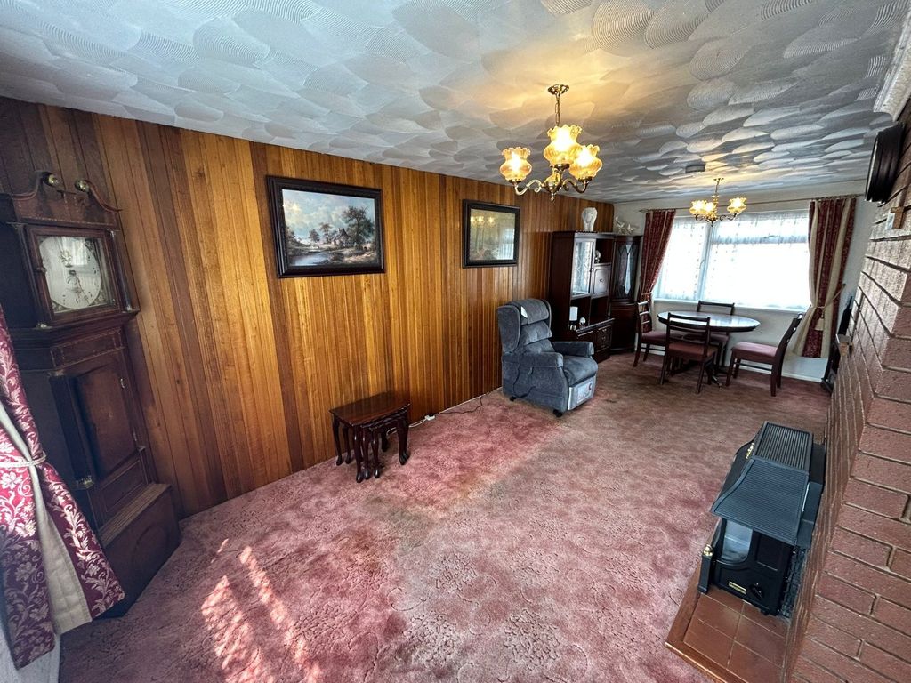 Property photo 3 of 17 Lounge/Diner