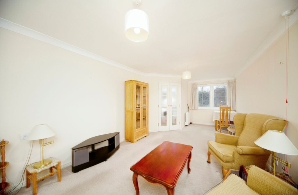 Property photo 2 of 12 Lounge