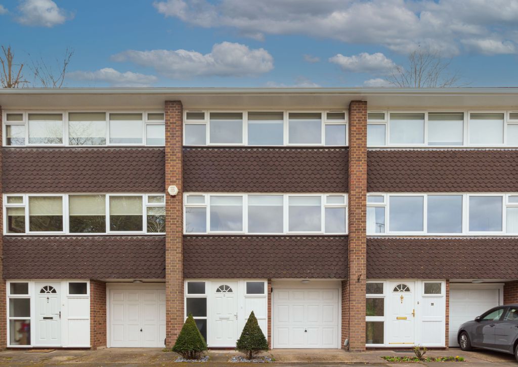 Property photo 1 of 10 Front