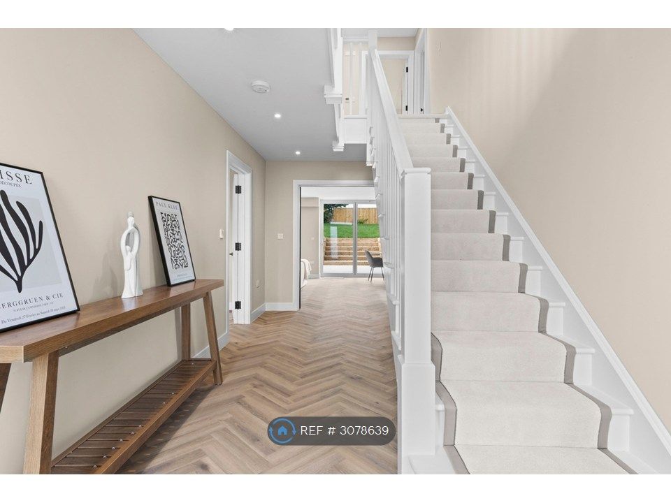 Property photo 3 of 19 Entrance