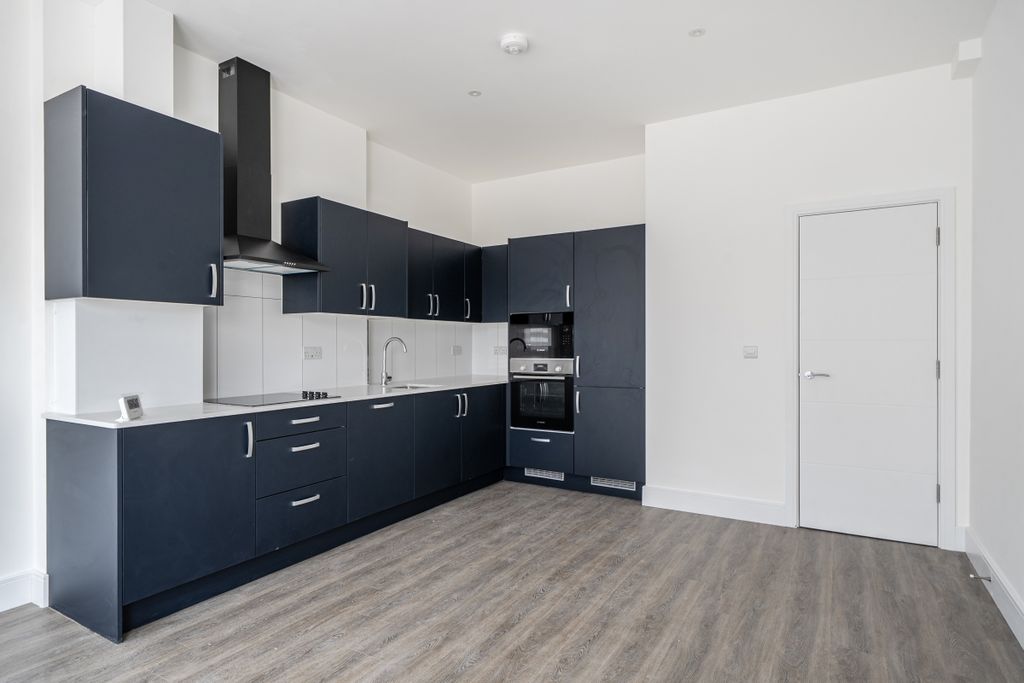Property photo 2 of 11 1484616-7-6A3E8A8...