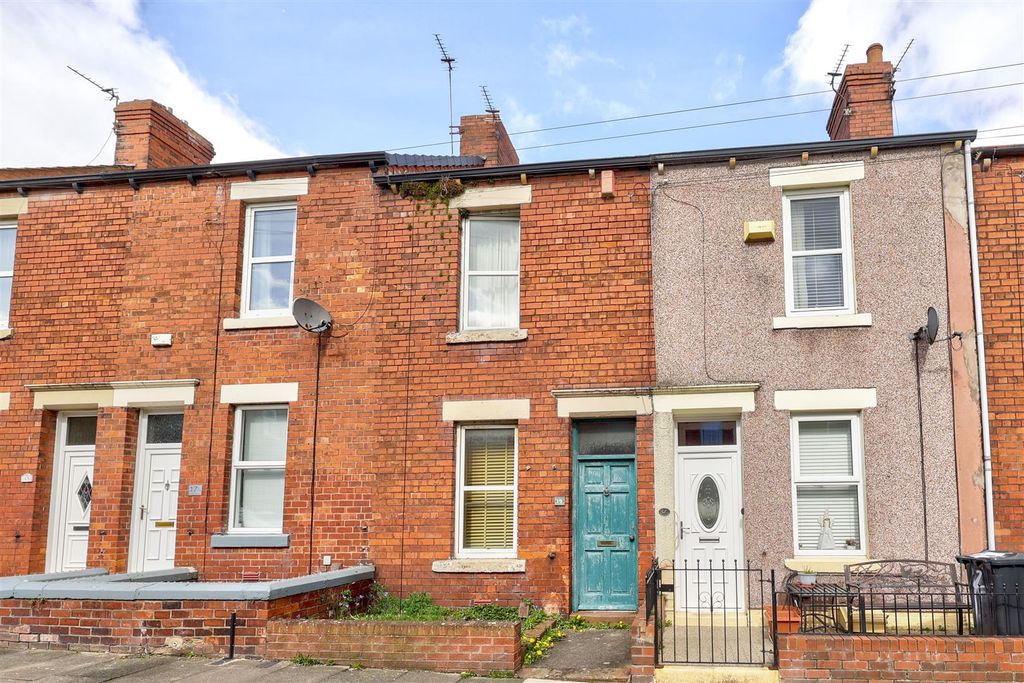 Property photo 1 of 10 19 Crummock Street