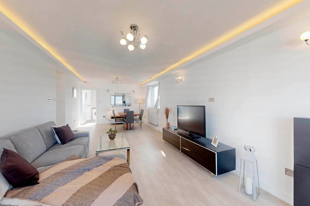 Property photo 3 of 19 Picture No. 16