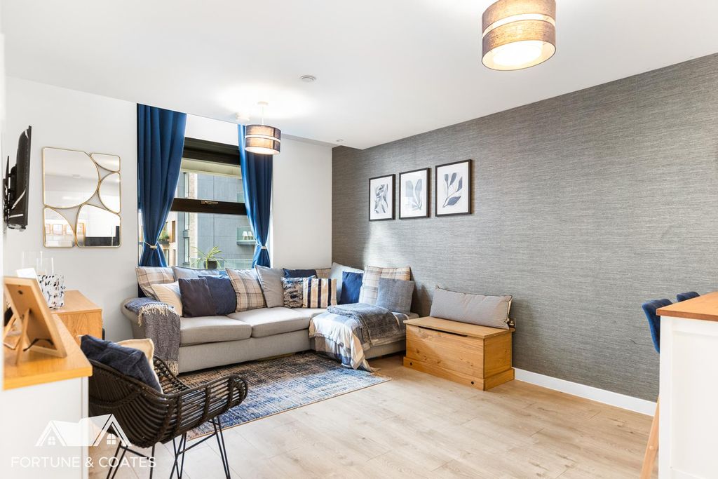 Property photo 3 of 17 Edingburghhouse_3.Jpg