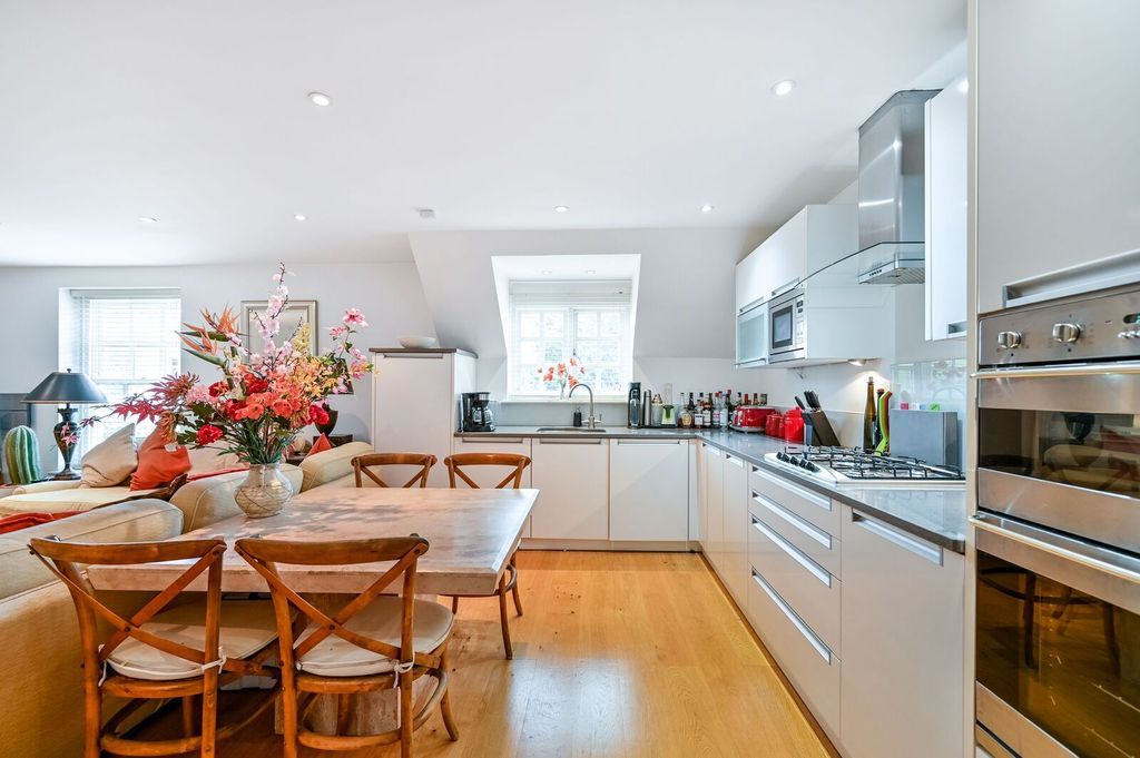 Additional image 4 of 3 bed flat for saleBoulters Lock Island, Maidenhead SL6