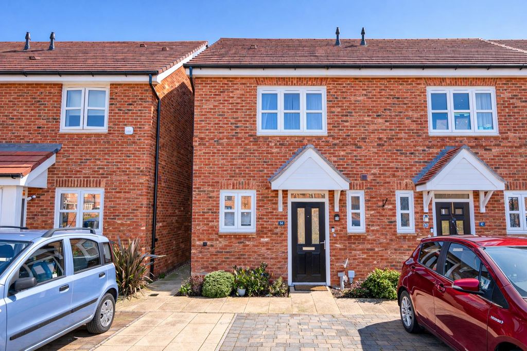 Property photo 1 of 12 Approach