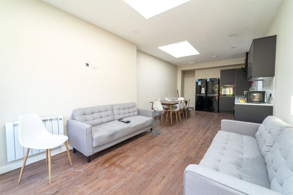 Property photo 3 of 33 Picture No. 30