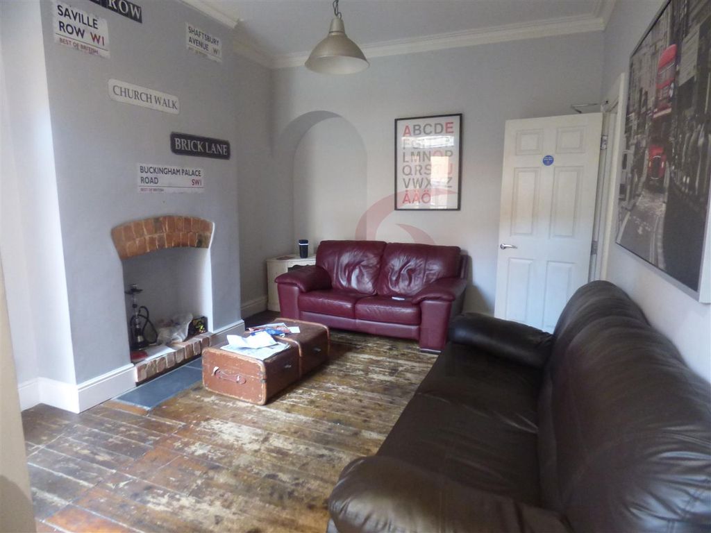 Property photo 3 of 9 Lounge