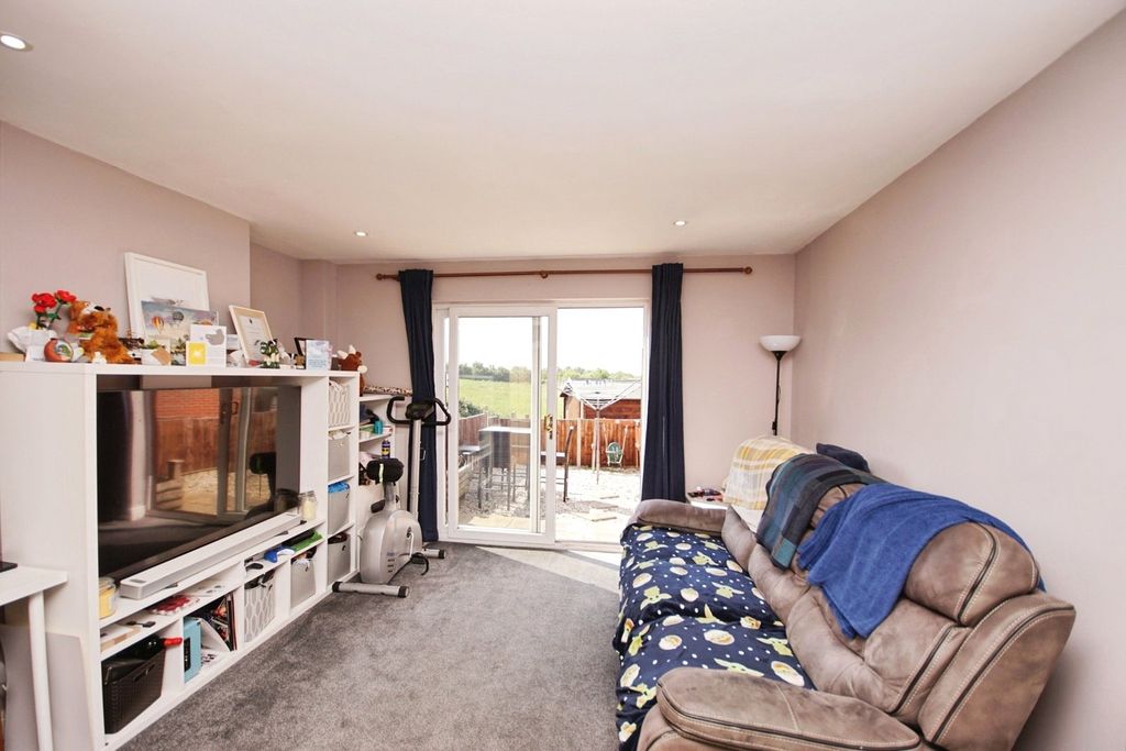 Property photo 2 of 17 Picture No. 21