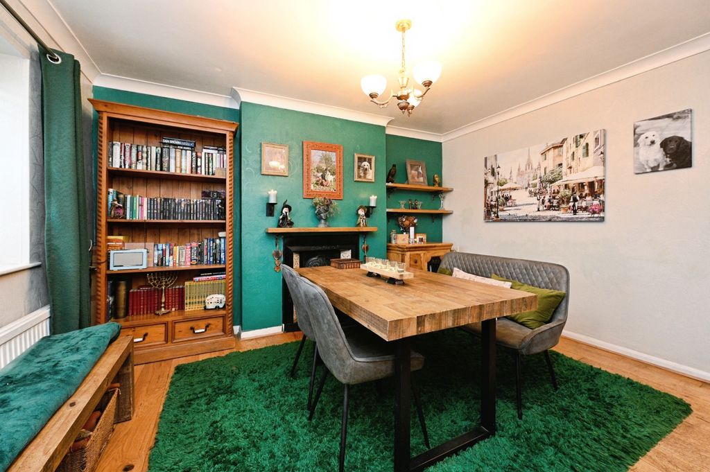 Property photo 2 of 20 35009