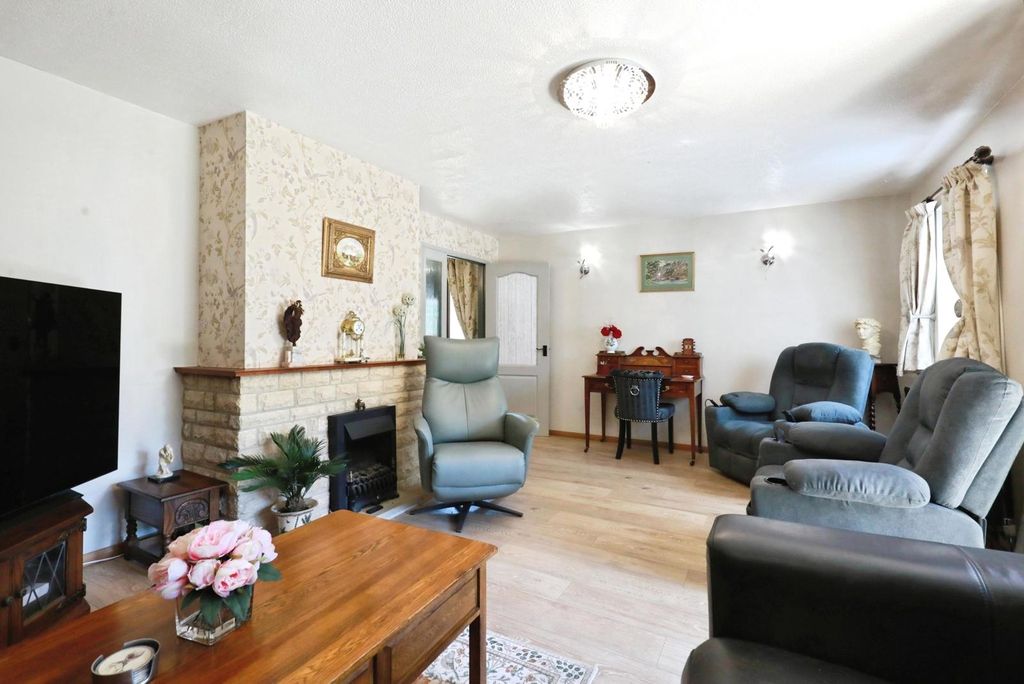 Property photo 3 of 15 Pbox-Img.Jpg