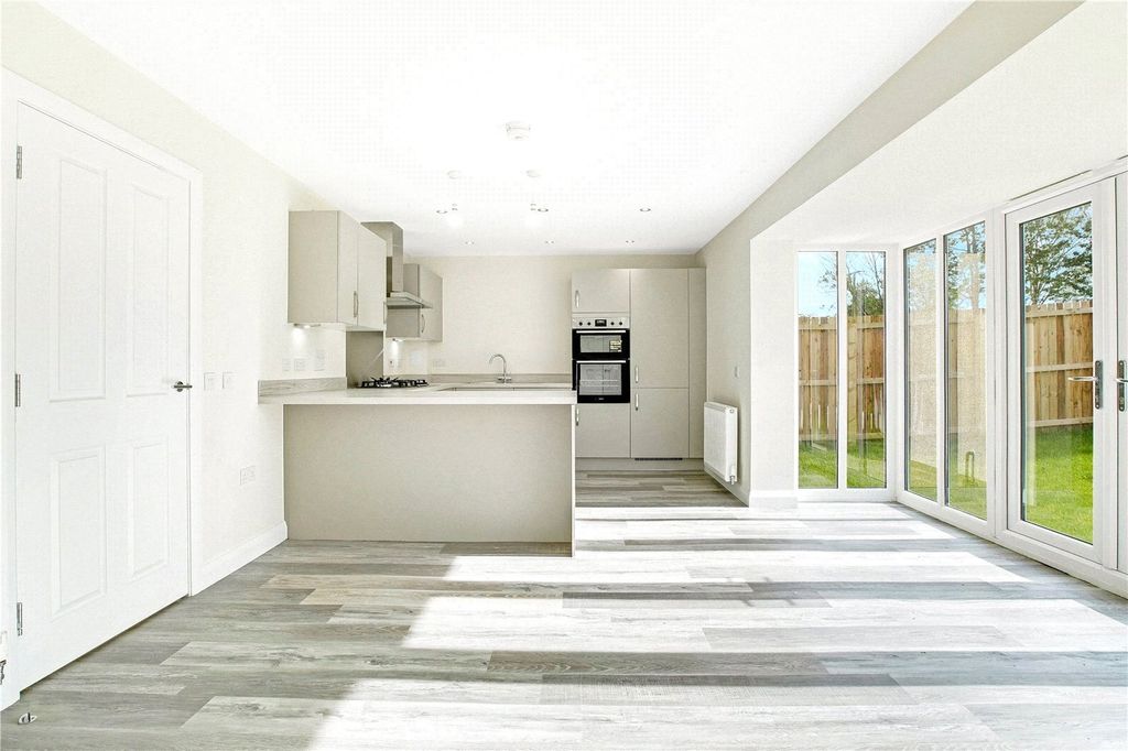 Property photo 3 of 15 Dining Kitchen