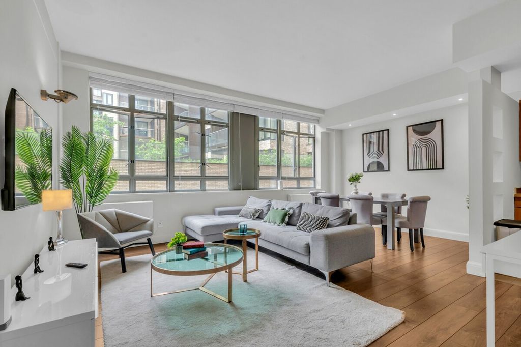 Property photo 1 of 16 Living Room