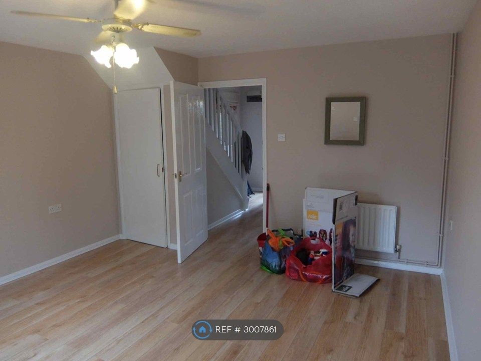 Property photo 3 of 7 Living Room