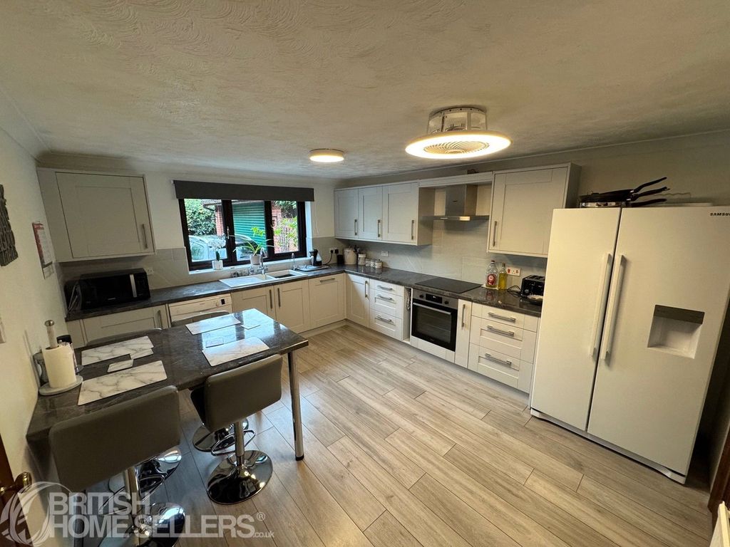 Property photo 2 of 26 Picture No. 18