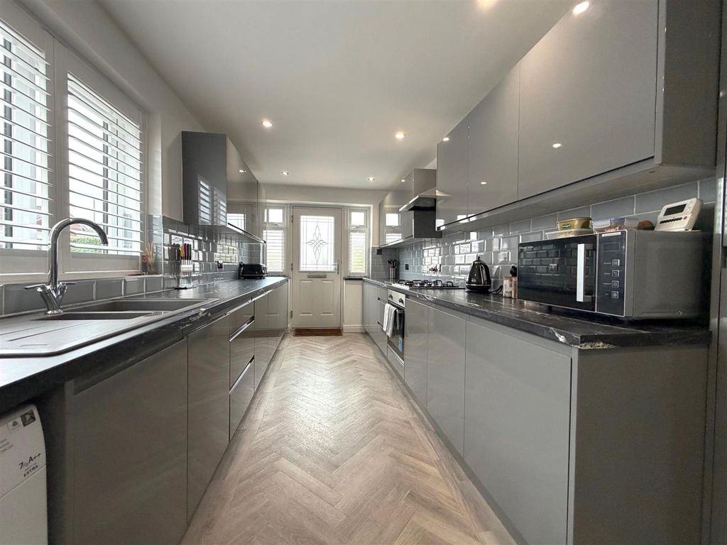 Property photo 3 of 18 c3.Jpeg