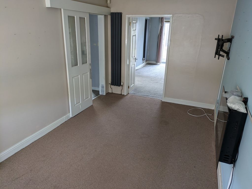Property photo 2 of 22 Living Room