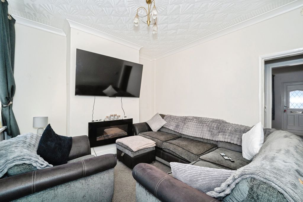 Property photo 2 of 15 Lounge Pic 2