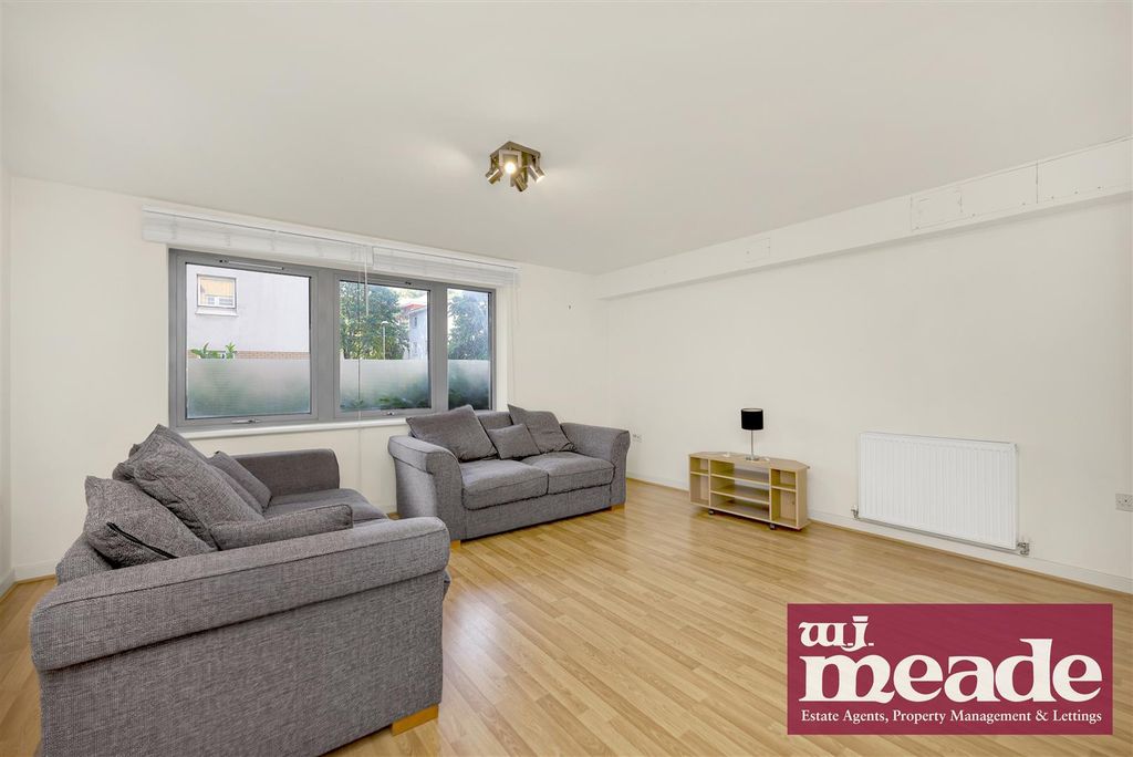 Property photo 3 of 8 Reception Area