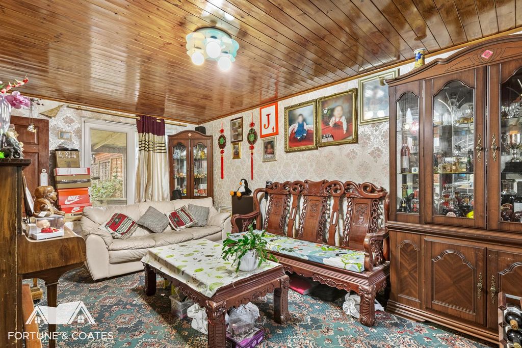 Property photo 3 of 13 Spinningwheelmead_10.Jpg