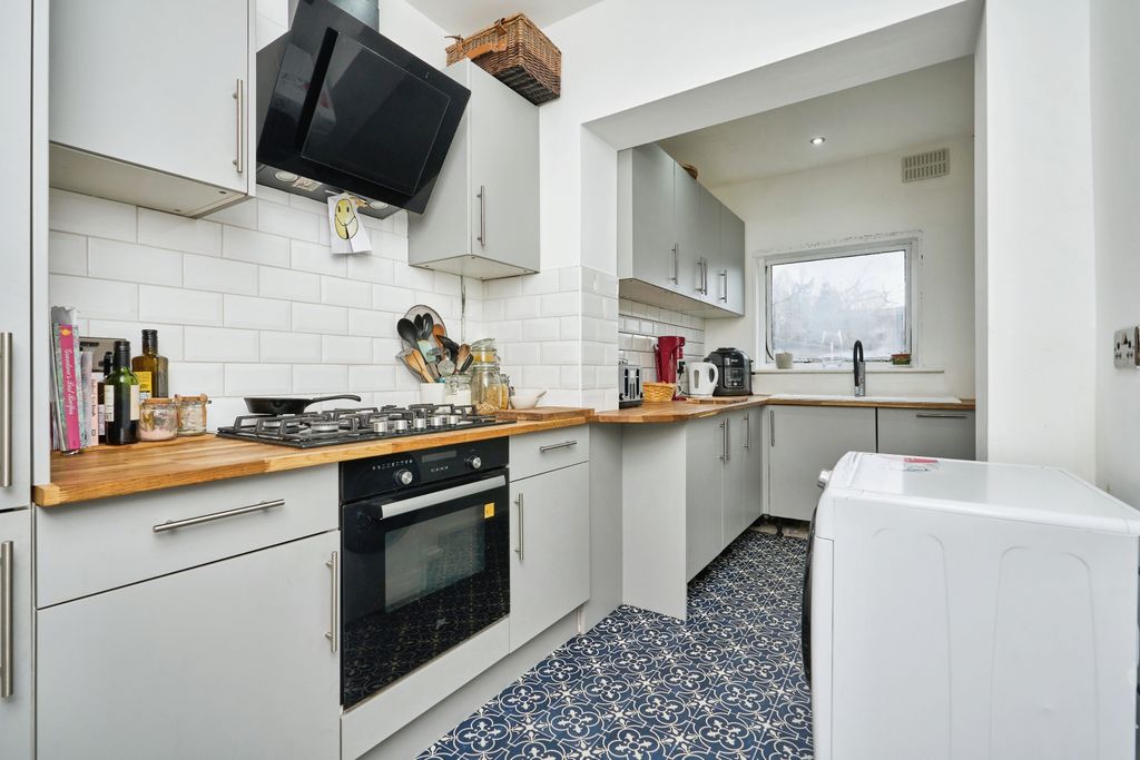 Property photo 2 of 16 Kitchen