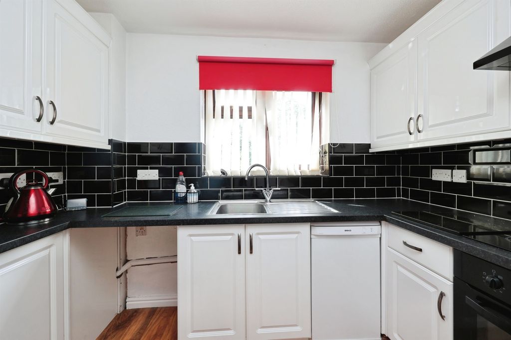 Property photo 2 of 13