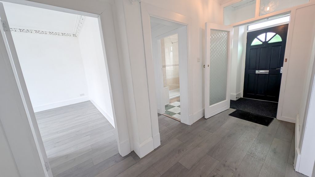 Property photo 3 of 13 Hallway