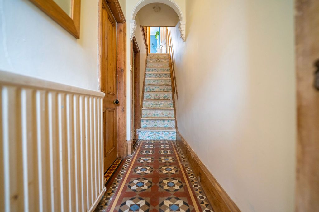 Property photo 2 of 24