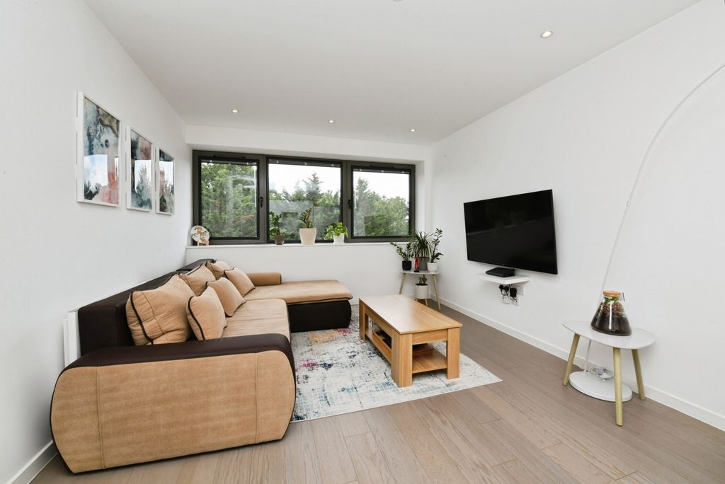Property photo 1 of 16 Internal