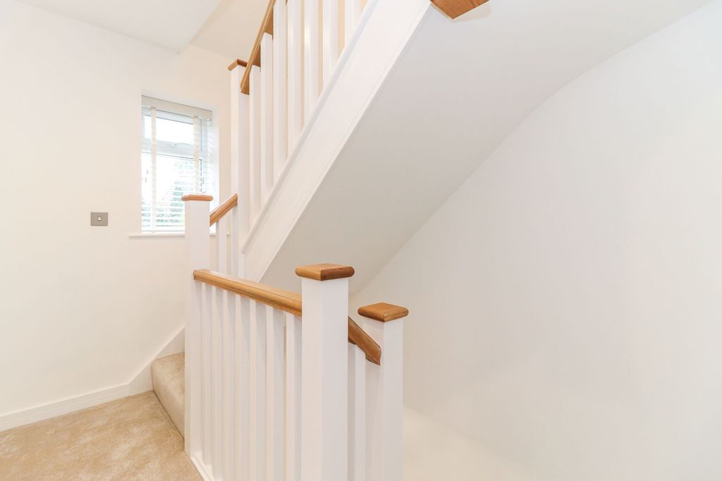 Additional image 14 of 3 bed semi-detached house for saleParnell Close, Abbots Langley WD5