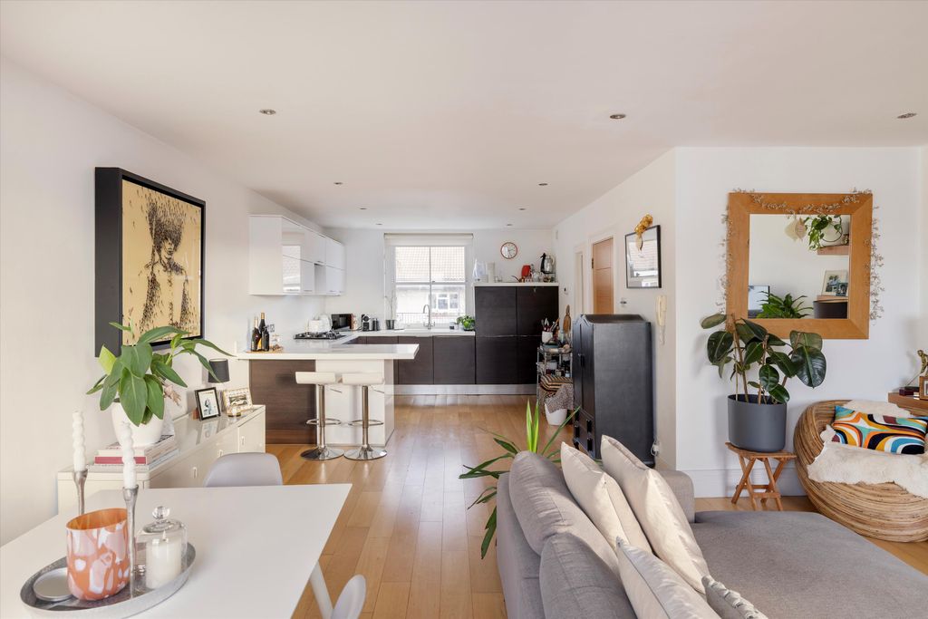 Property photo 2 of 12 Image