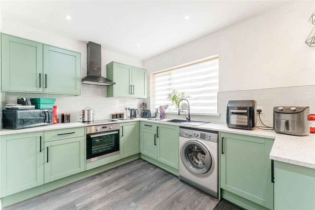 Property photo 2 of 29 Picture No. 26