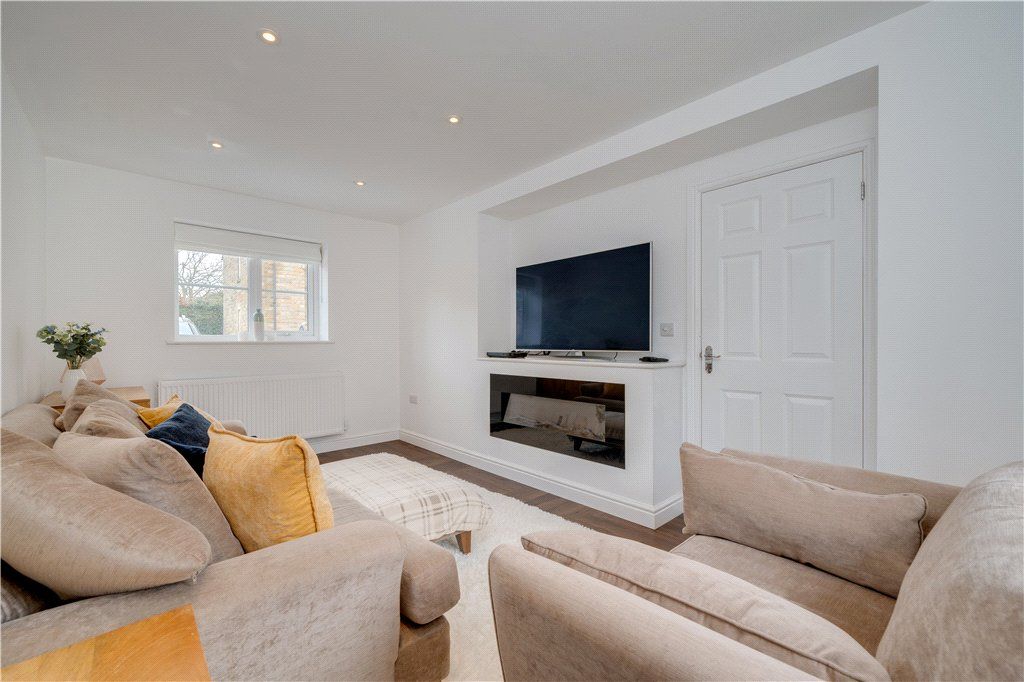 Property photo 3 of 16 Sitting Room