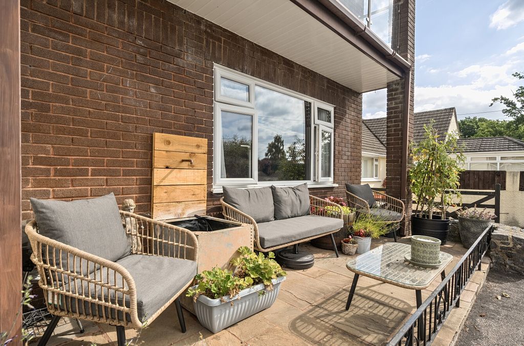 Property photo 2 of 10 Outdoor Seating