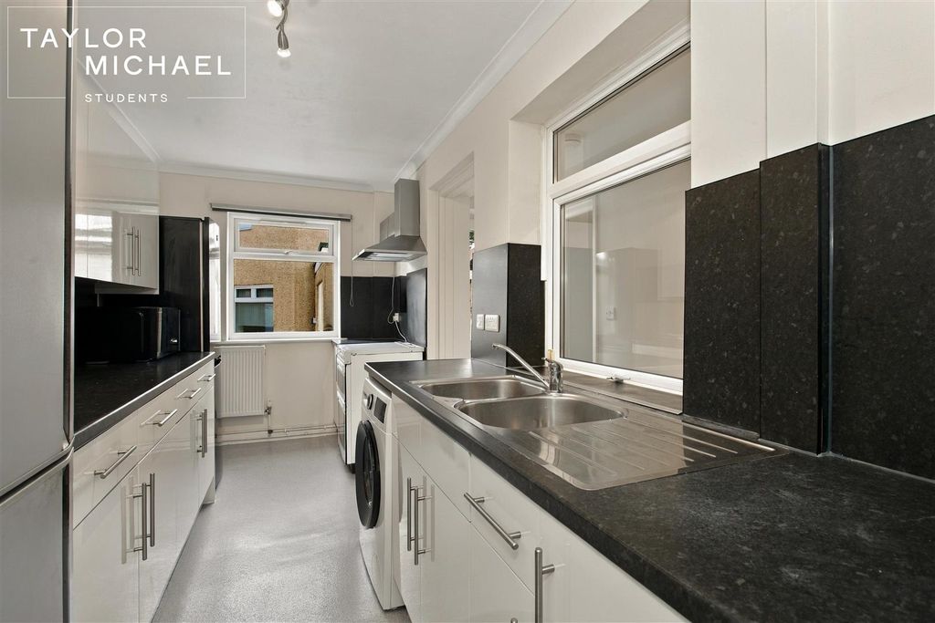 Property photo 2 of 22 Kitchen