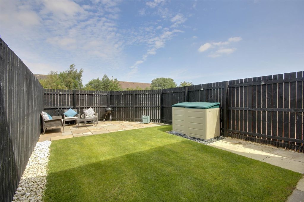 Property photo 3 of 15 Outside