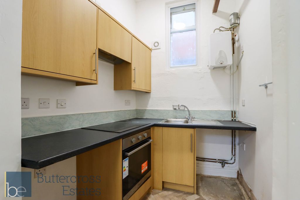 Property photo 2 of 5 Kitchen