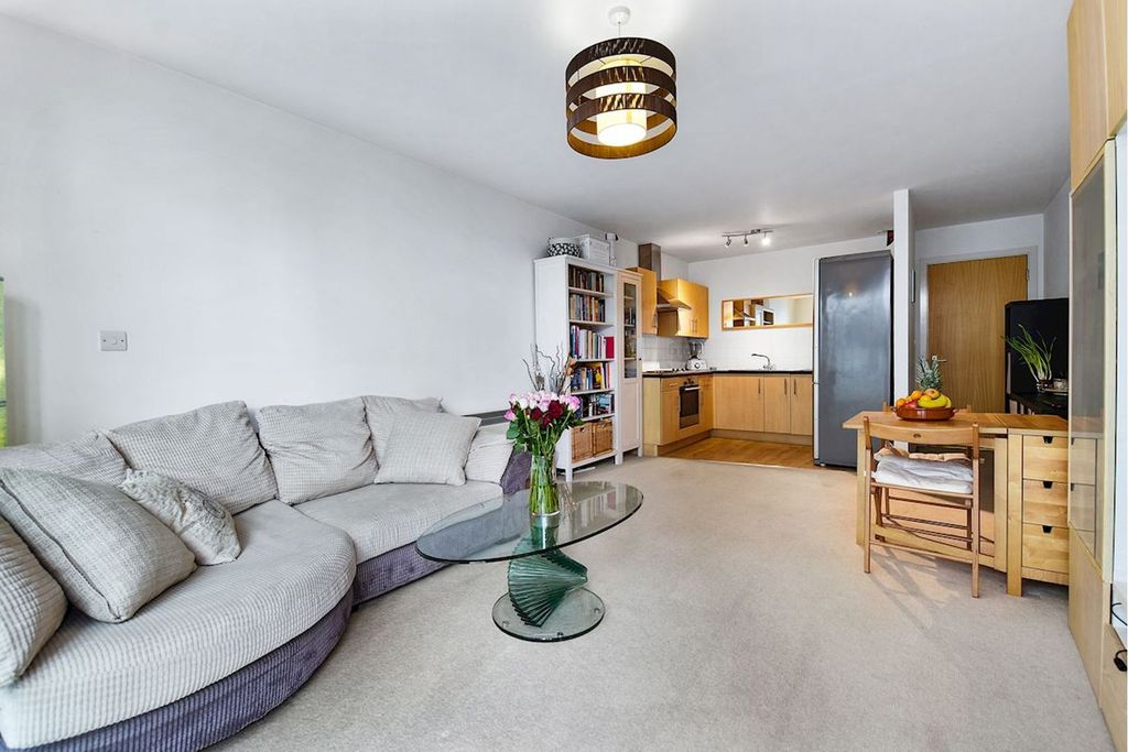 Property photo 1 of 8 Lounge / Kitchen