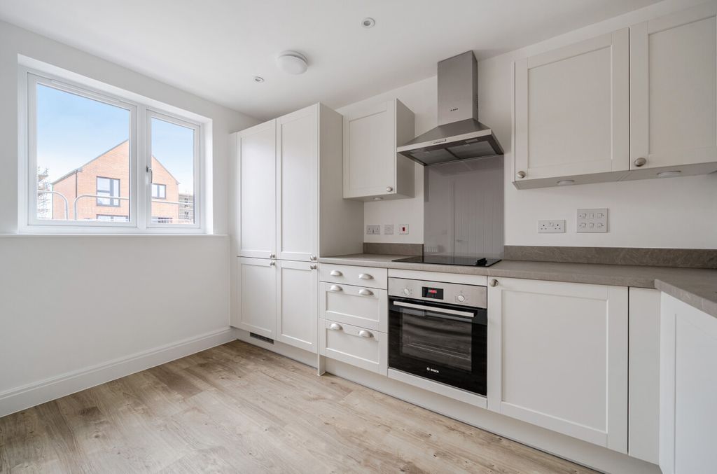 Property photo 2 of 10 1394582-5-69493Bb...