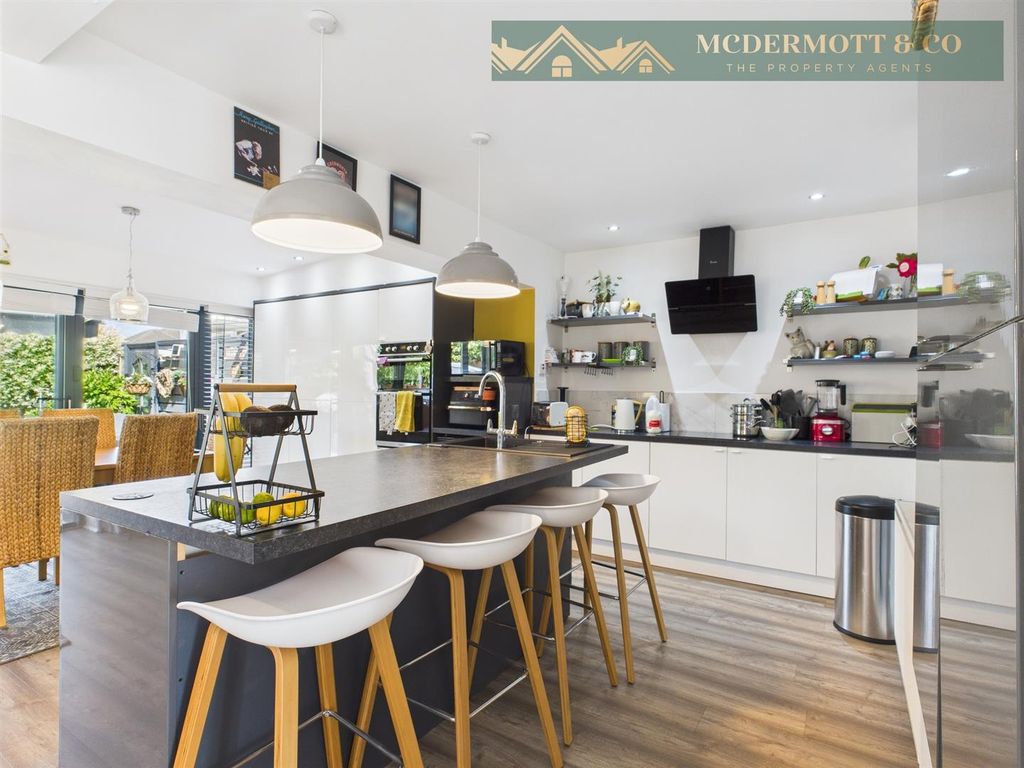 Property photo 3 of 32 Kitchen/Diner