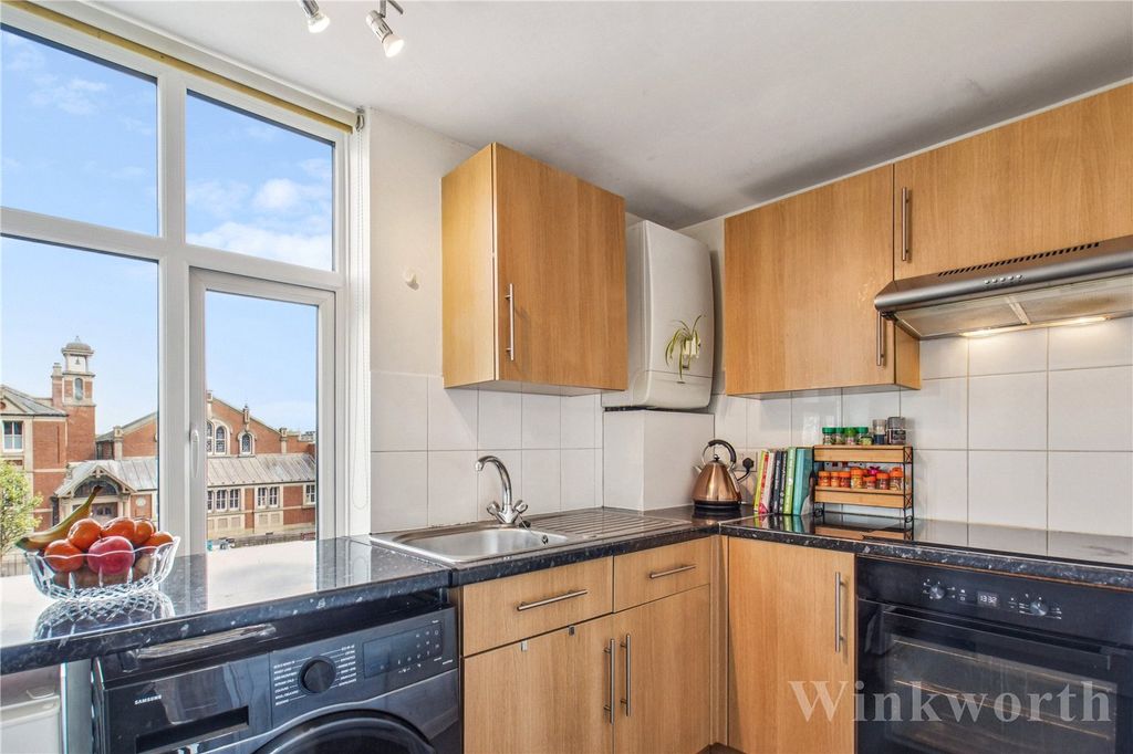 Property photo 3 of 11 Picture No. 12