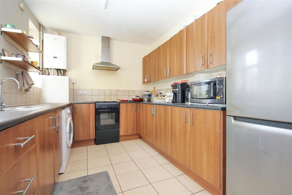 Property photo 3 of 8 Kitchen.Jpg