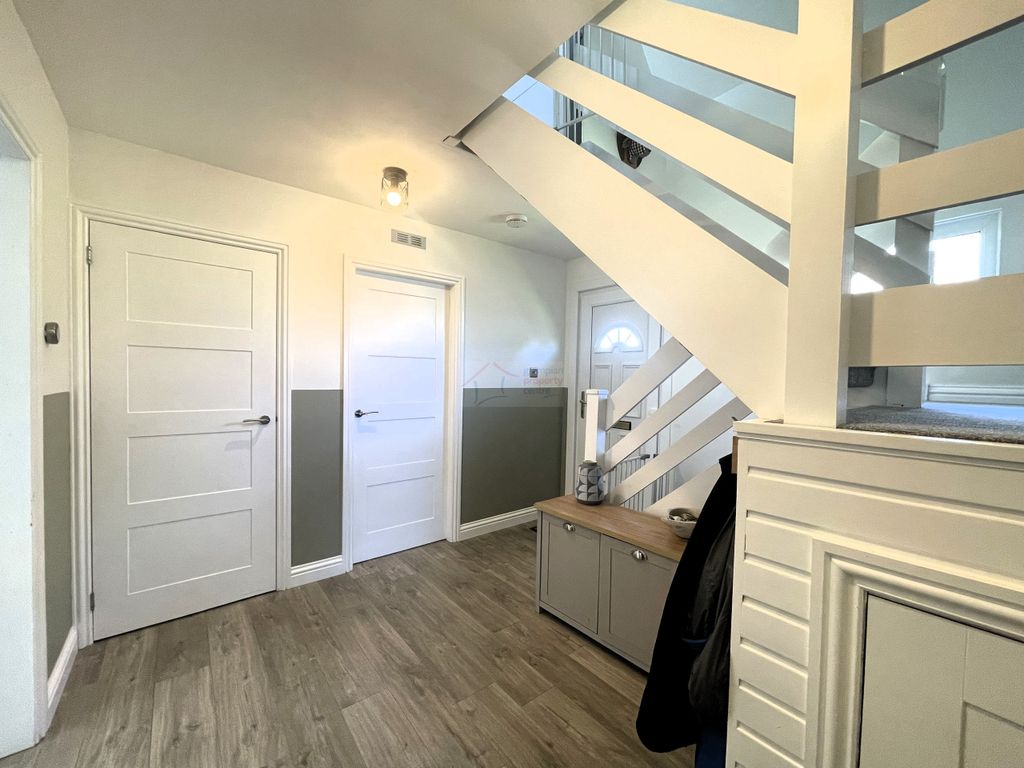 Property photo 2 of 22 Hallway.Jpg