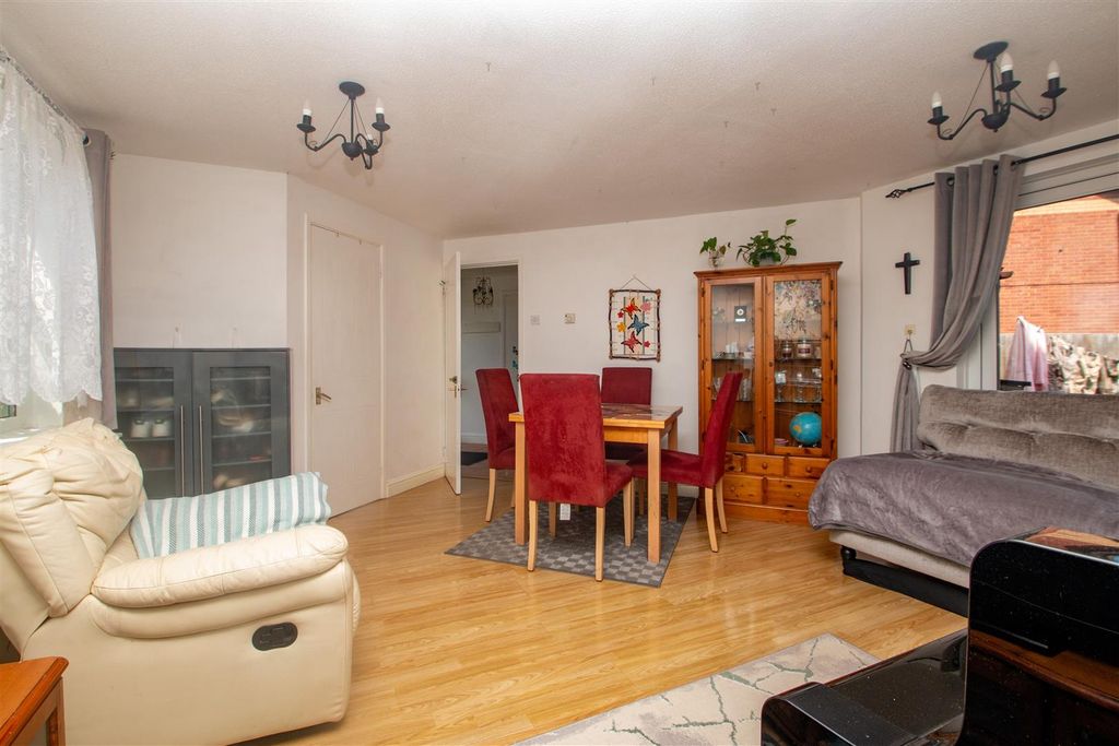 Property photo 2 of 15 33Doug_13.Jpg