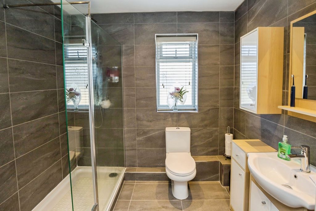 Additional image 19 of 5 bed bungalow for saleTan Y Graig, Cefn Mawr, Wrexham, Wrecsam LL14