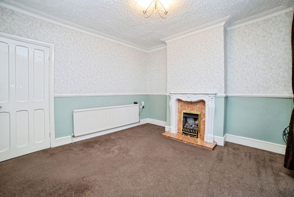 Property photo 3 of 15 Lounge